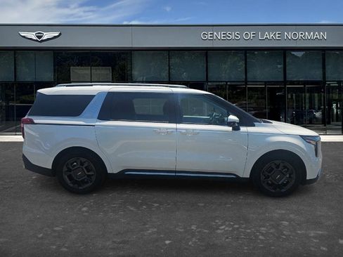 Used 2025 Kia Carnival SX FWD image 4