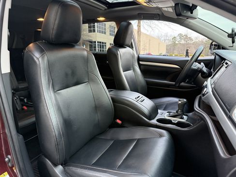 Used 2019 Toyota Highlander XLE image 37