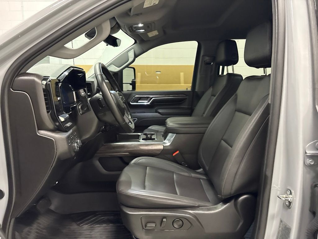 Used 2024 Chevrolet Silverado 3500 LTZ w/ LTZ Plus Package AWD/4WD image 18