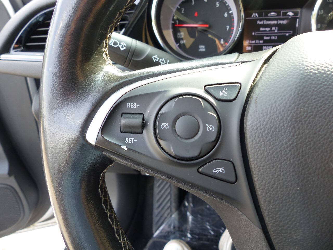 Used 2019 Buick Regal Preferred w/ Driver Confidence Package I FWD image 25