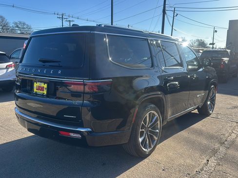 Used 2023 Jeep Wagoneer Series III w/ Premium Group I image 5