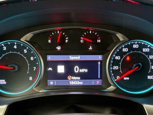 Used 2023 Chevrolet Traverse RS image 9