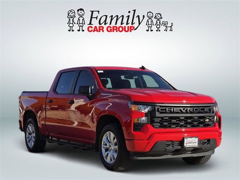 Used 2024 Chevrolet Silverado 1500 Custom image 2