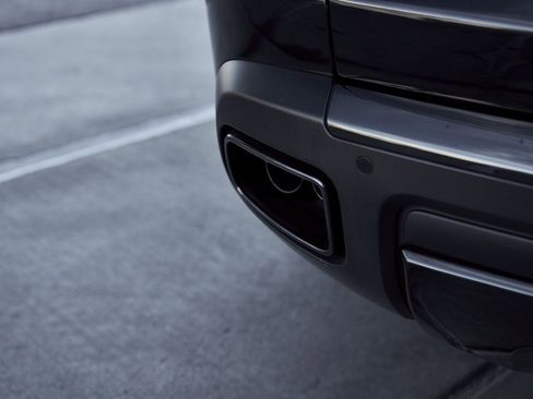 Used 2022 Rolls-Royce Cullinan Black Badge w/ Dark Exterior Package image 16