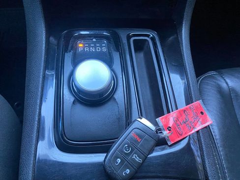 Used 2019 Chrysler 300 S image 39