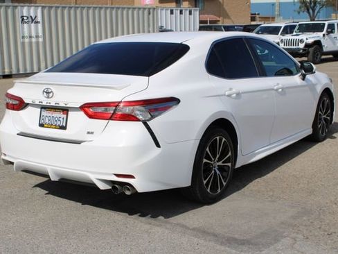 Used 2018 Toyota Camry SE FWD image 4