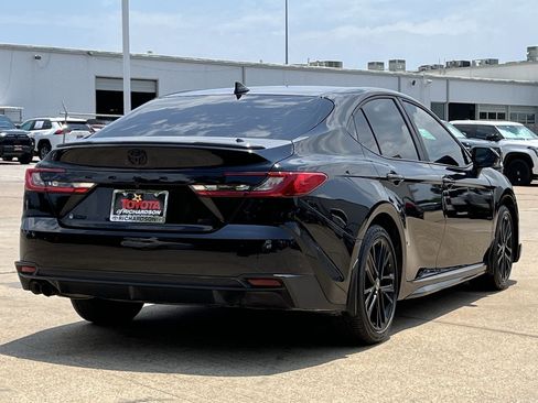 Used 2026 Toyota Camry SE FWD image 4
