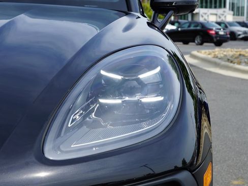 Used 2023 Porsche Macan S AWD/4WD image 10