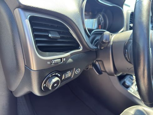 Used 2020 Jeep Cherokee Limited AWD/4WD image 14