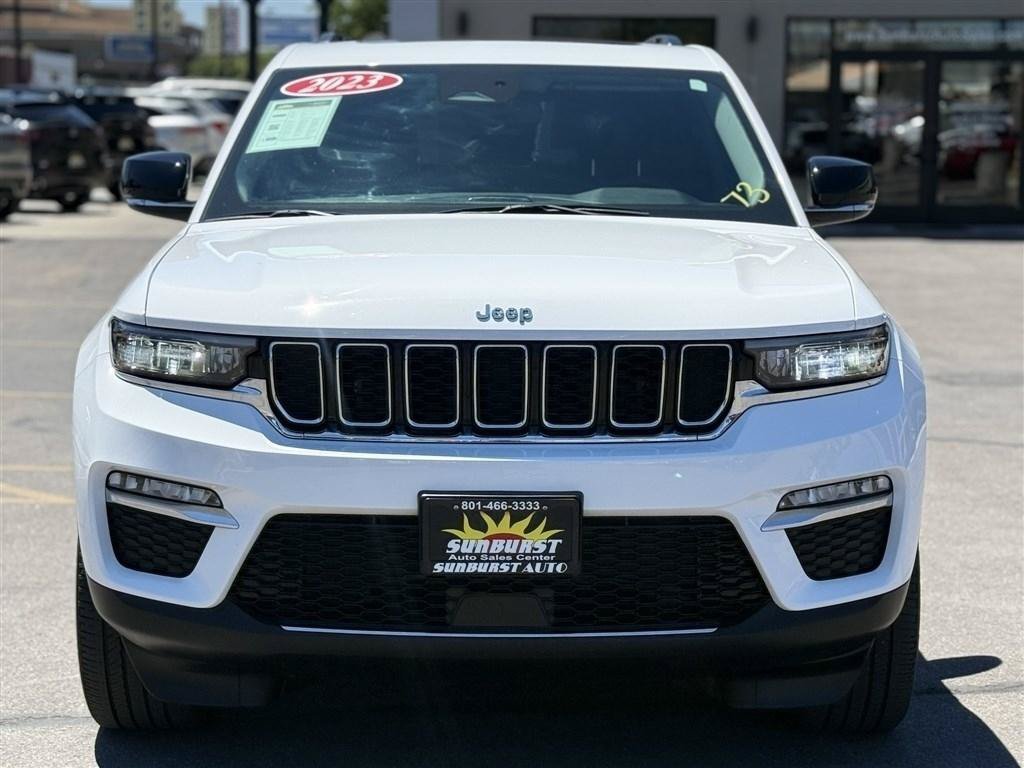Used 2023 Jeep Grand Cherokee 4WD 4xe image 2