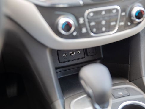 Used 2022 Chevrolet Equinox LT FWD image 15