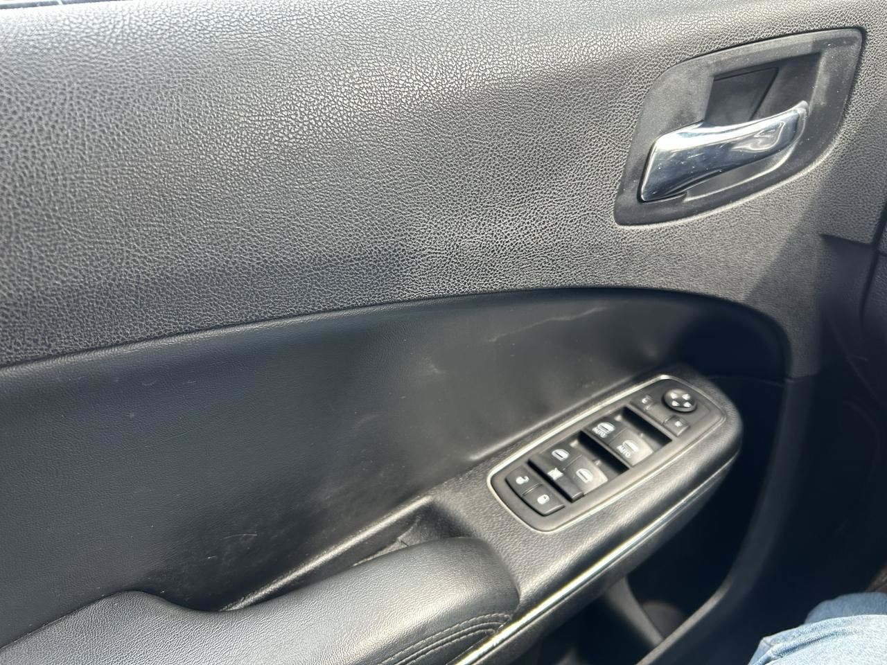 Used 2012 Dodge Charger SE RWD image 25