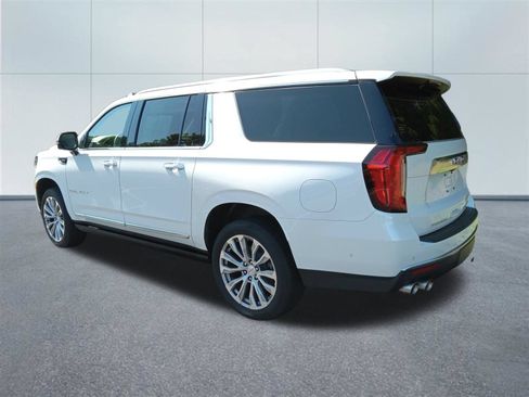 Used 2023 GMC Yukon XL Denali w/ Denali Reserve Package AWD/4WD image 3
