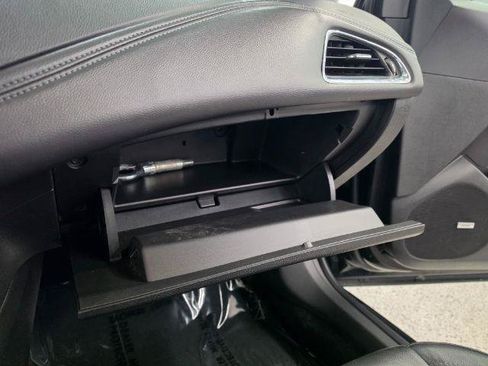 Used 2018 Chevrolet Cruze Premier FWD image 33