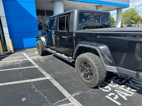 Used 2021 Jeep Gladiator Sport AWD/4WD image 9