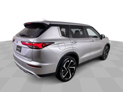 Used 2024 Mitsubishi Outlander SE image 8