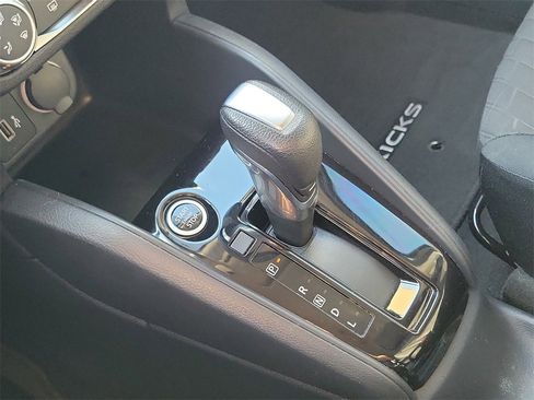 Used 2022 Nissan Kicks S image 13