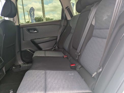 Used 2023 Nissan Rogue SV FWD image 14