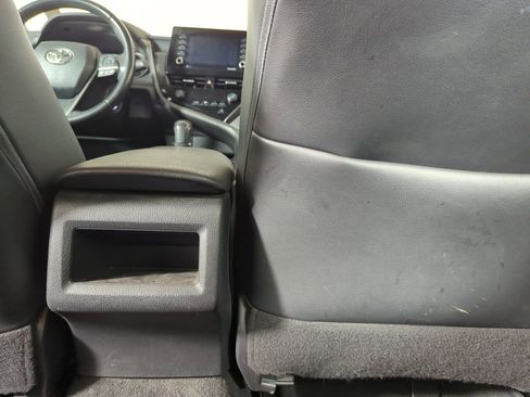 Used 2021 Toyota Camry SE image 30