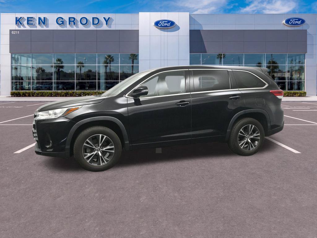 Used 2017 Toyota Highlander Plus w/ Carpet Mat Package FWD image 9