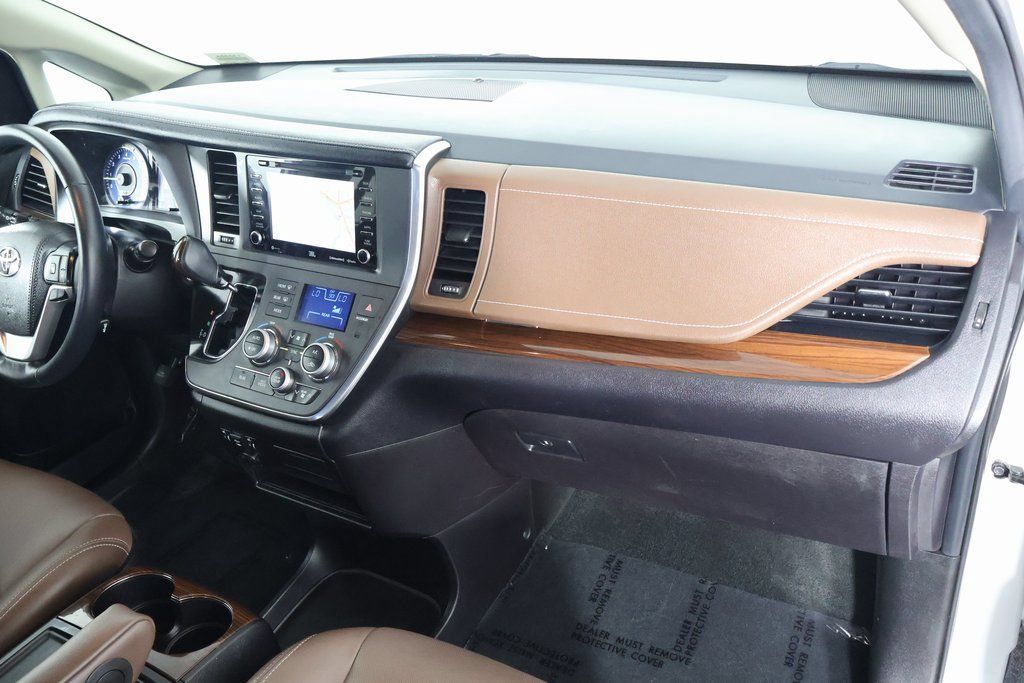 Used 2019 Toyota Sienna Limited AWD/4WD image 9