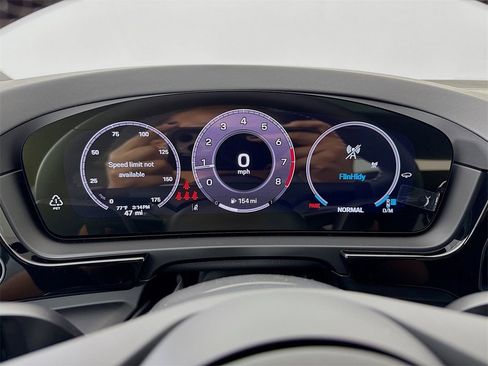 New 2025 Porsche Cayenne Coupe image 16