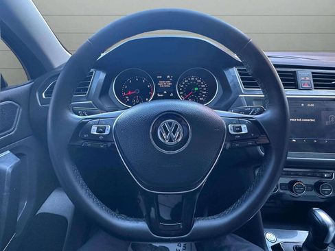 Used 2020 Volkswagen Tiguan SE image 19