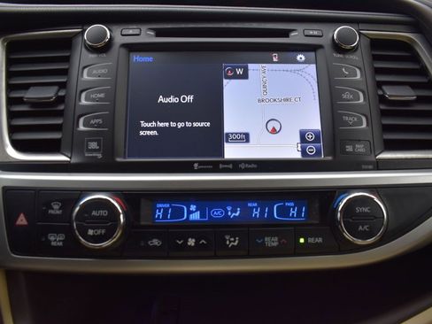 Used 2018 Toyota Highlander Limited image 20