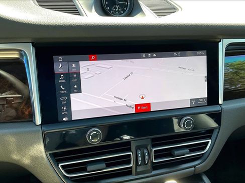 Used 2022 Porsche Macan S image 35