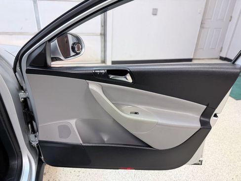 Used 2007 Volkswagen Passat 2.0T image 31