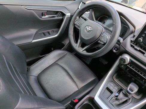 Used 2019 Toyota RAV4 Limited w/ Cold Weather Package FWD image 35