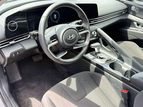 Used 2025 Hyundai Elantra SEL FWD image 4