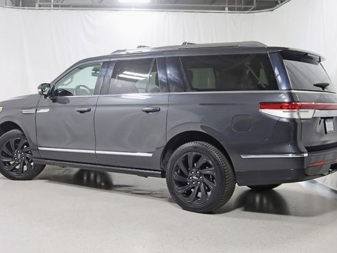 Used 2022 Lincoln Navigator L Reserve image 9