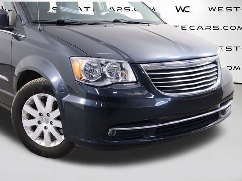 Used 2014 Chrysler Town & Country Touring image 36