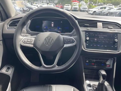 Used 2022 Volkswagen Tiguan SE AWD/4WD image 15