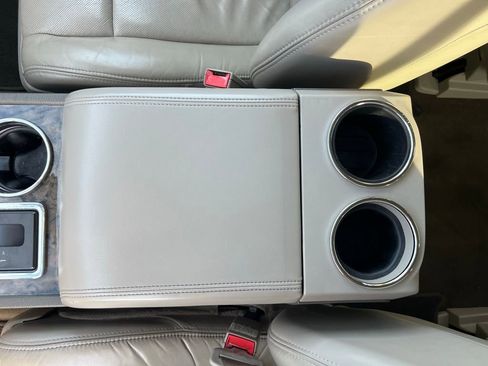 Used 2015 Lincoln Navigator 4WD image 32