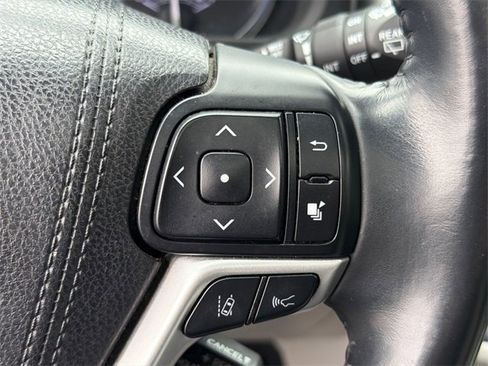 Used 2018 Toyota Highlander XLE image 26