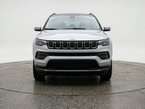 Used 2025 Jeep Compass Limited AWD/4WD image 2