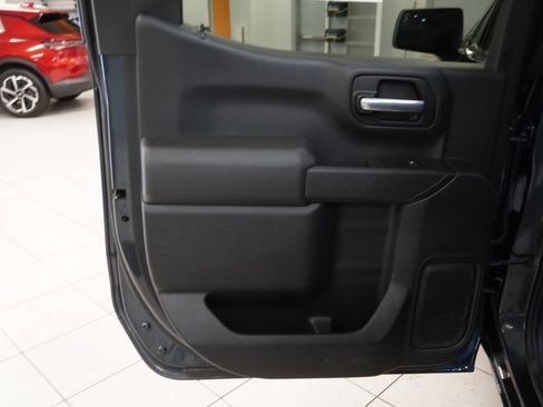 Used 2020 Chevrolet Silverado 1500 Custom w/ Custom Value Package AWD/4WD image 19