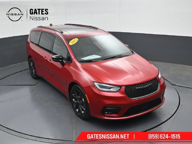 Used 2025 Chrysler Pacifica Limited FWD image 53