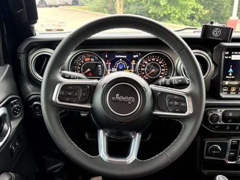 Used 2023 Jeep Wrangler Unlimited Sahara AWD/4WD image 14