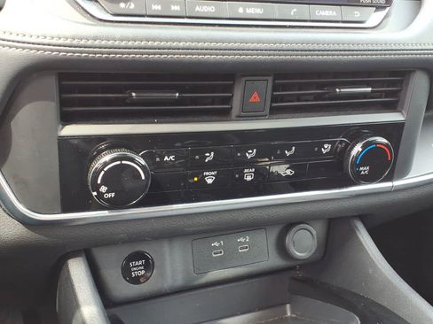 Used 2024 Nissan Rogue S AWD/4WD image 16