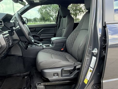 Used 2025 Toyota Tacoma SR5 AWD/4WD image 26
