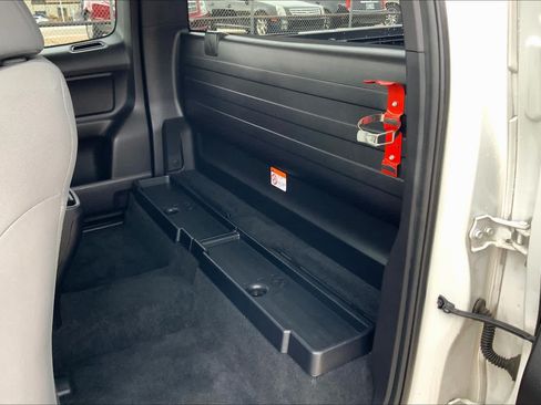 Used 2020 Toyota Tacoma SR AWD/4WD image 18