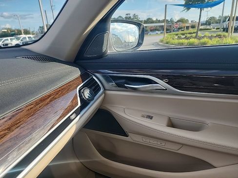 Used 2020 BMW 750i xDrive AWD/4WD image 34