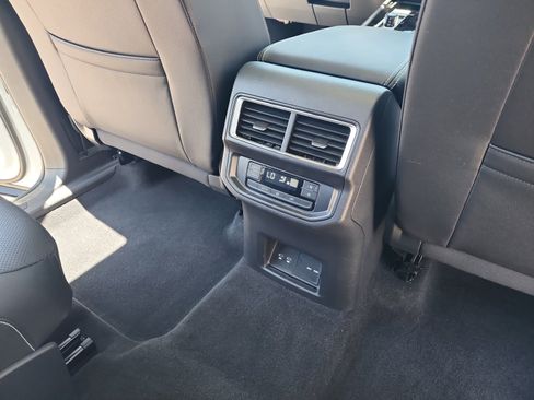 Certified 2026 Volkswagen Atlas SE w/ Panoramic Sunroof Package AWD/4WD image 32