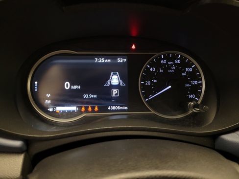 Used 2023 Nissan Versa SV image 23