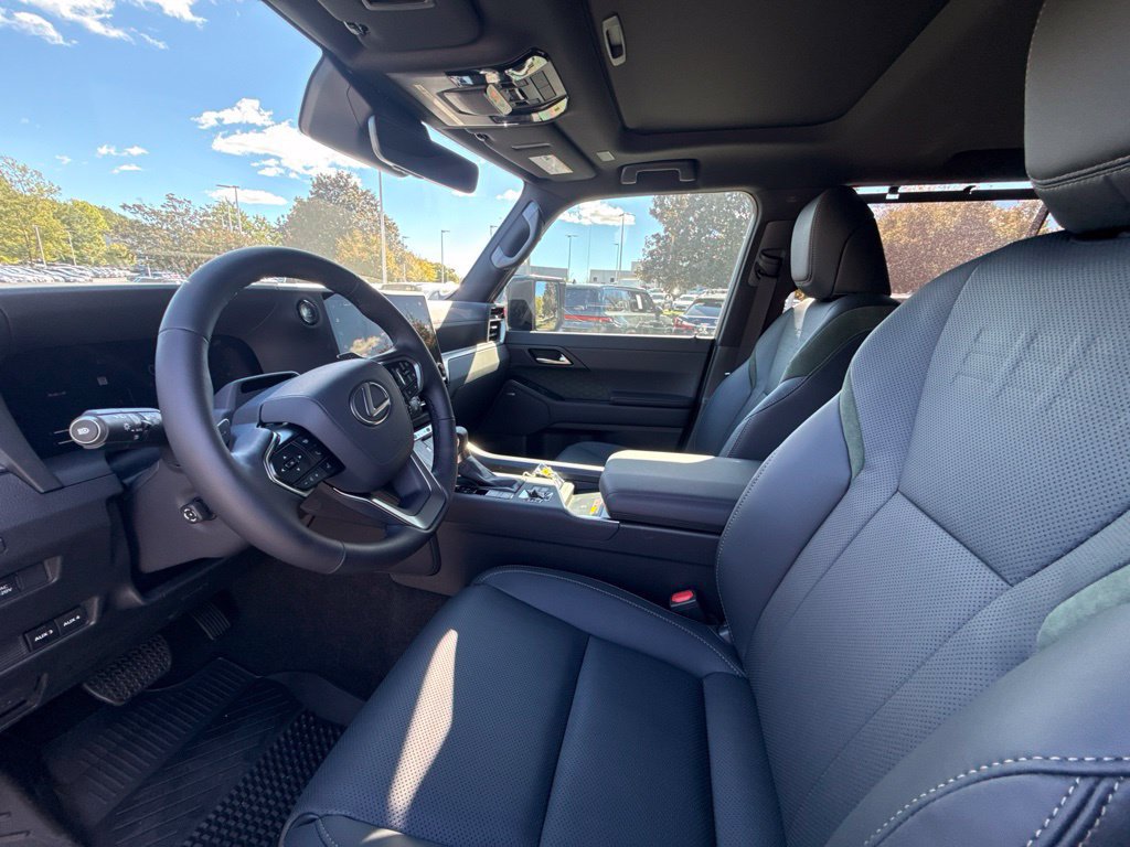 Used 2026 Lexus GX 550 AWD/4WD image 12