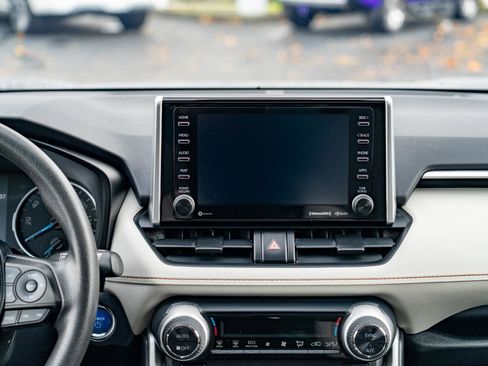 Used 2020 Toyota RAV4 XLE image 23