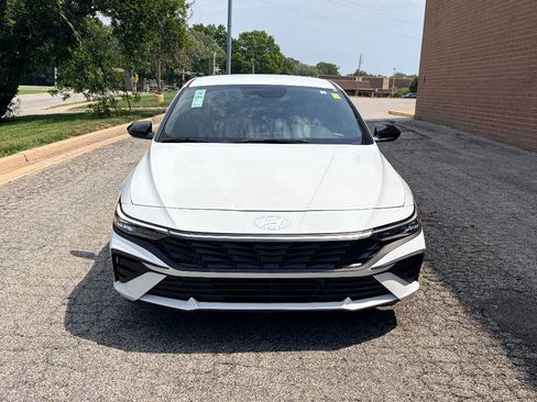 Used 2025 Hyundai Elantra SEL FWD image 8